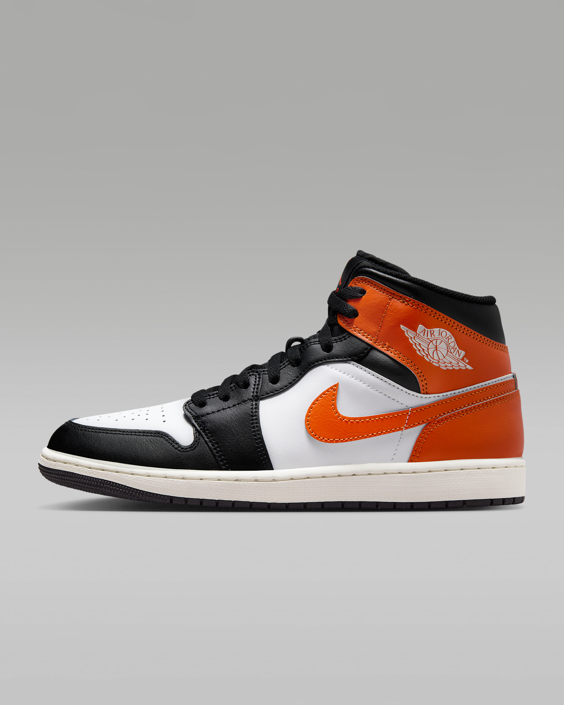 Air Jordan 1 Mid Men's Shoes. Nike IL